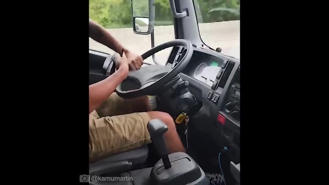 ⁣Car guys funny moments